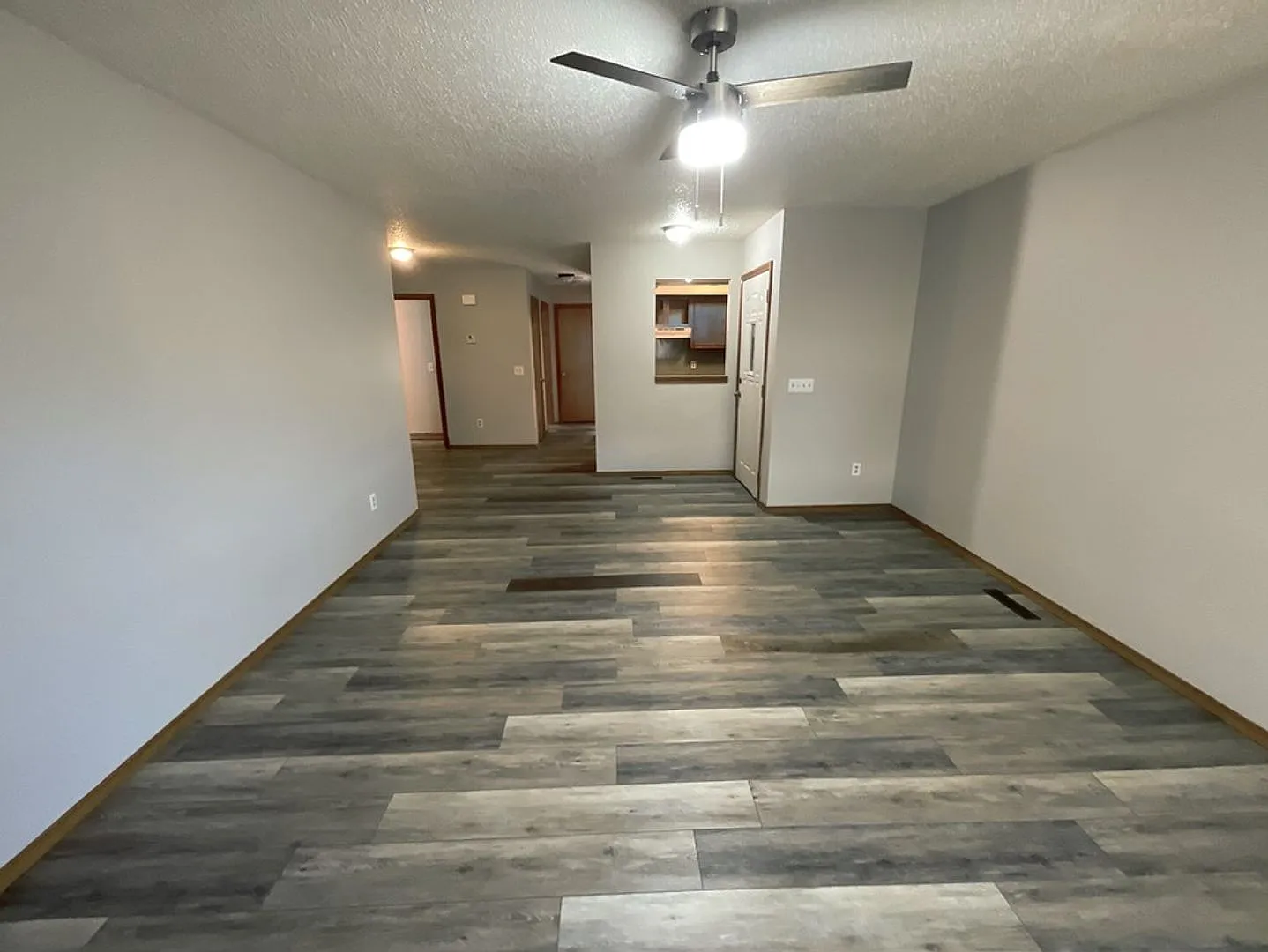 Leasing — Photo 2