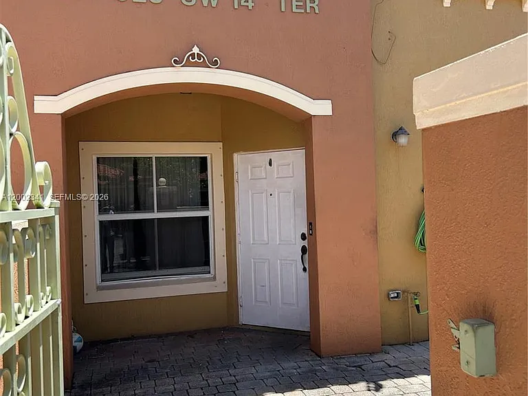 915 SW 143rd Ter #2008 — Photo 1