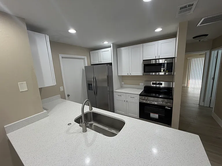 4327 SW 7th Pl #4327 — Photo 3