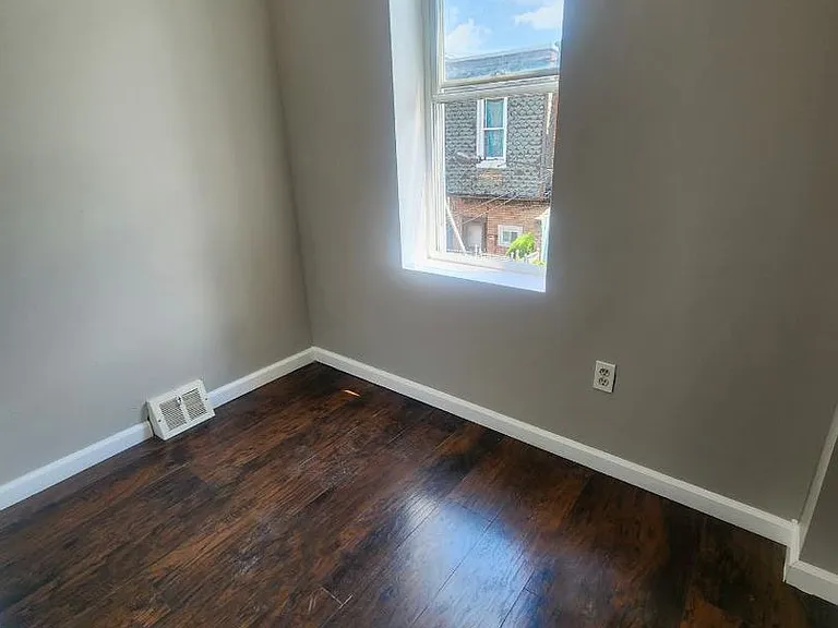 2061 E Clementine St — Photo 3