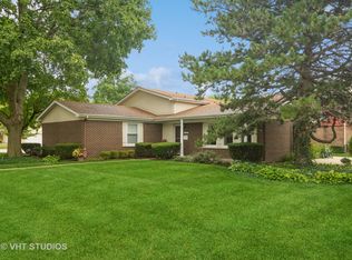 2303 N Brighton Pl, Arlington Heights, IL