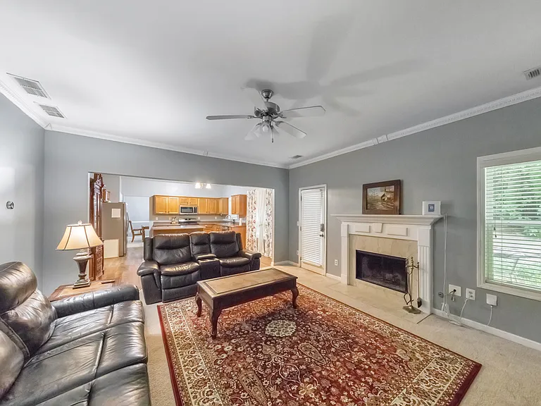 179 Holbrook Dr — Photo 18