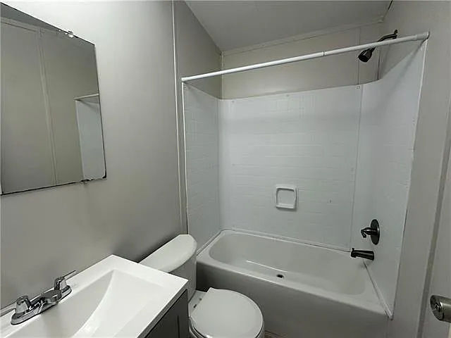 714 Saint Charles St — Photo 4
