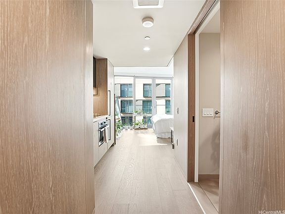4th image of 1000 Auahi St #633
