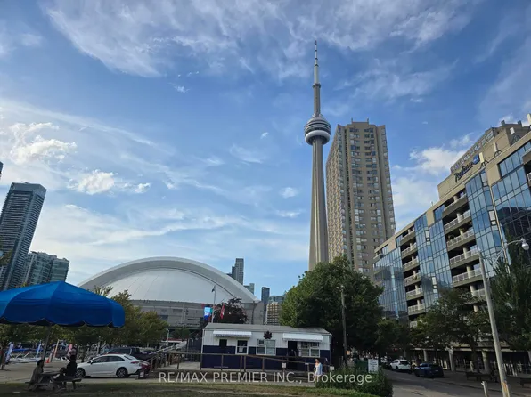 270 Queens Quay W, Toronto, ON