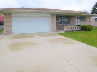 30253 Gruenburg Dr, Warren, MI 48092