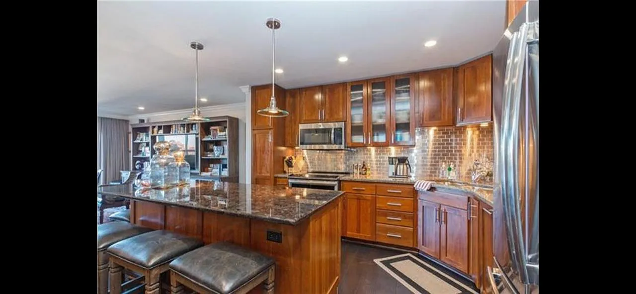 2 bed, 1196 sqft, $2,950 — Photo 3