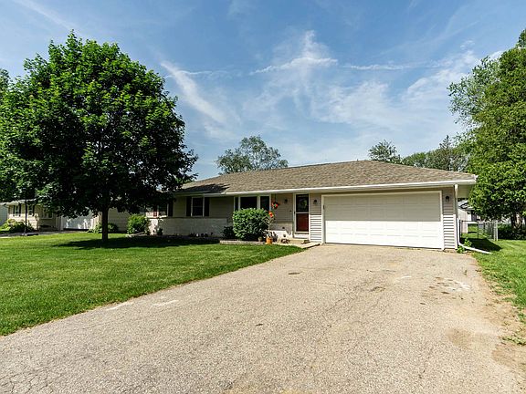 3rd image of 1507 Clover Ln