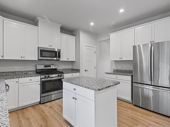 5th image of 118 Hamilton Dr