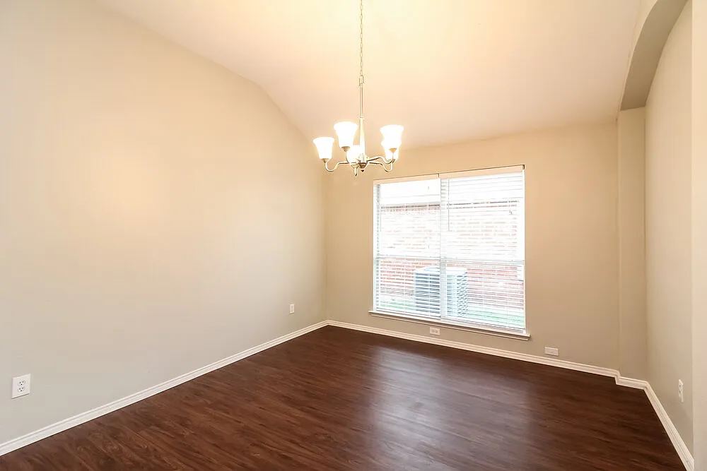 3 bed, 2.0 bath, 1745 sqft, $2,440 — Photo 4
