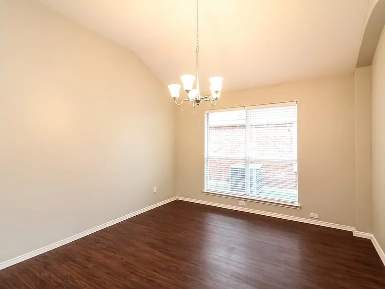2809 Berry Hl — Photo 4