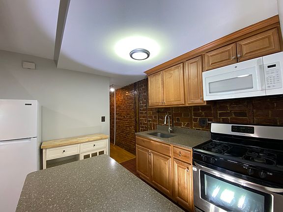 2nd image of 69 Pearl St #1