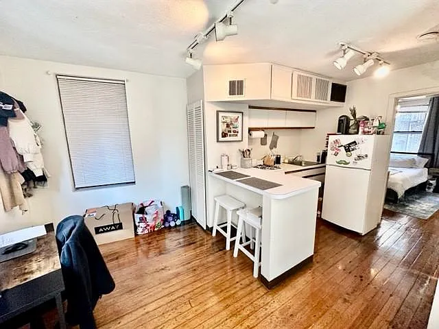 13 Charter St #2R — Photo 5