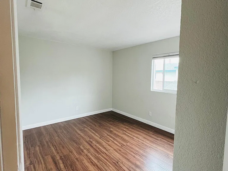 2425 La Brea Ct #2425 — Photo 21