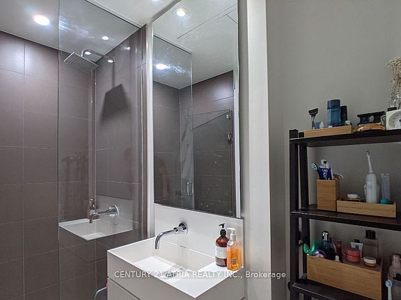 4th image of 8 Hillsdale Ave E #1135