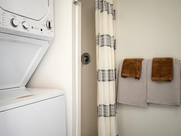 1840 Garden | Studio I Washer and Dryer