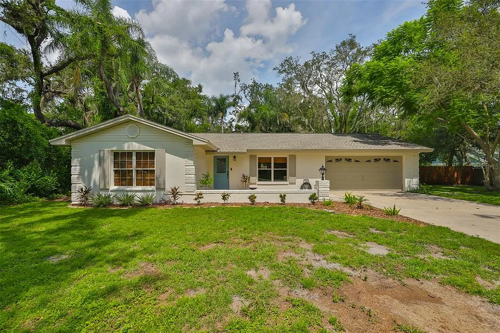 4 bed, 2.0 bath, 1593 sqft, $2,500 — Photo 2