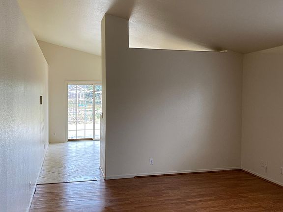 4th image of 10661 Geil St
