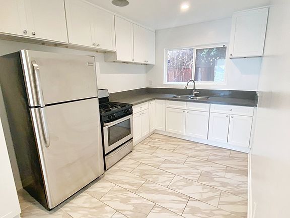3rd image of 126 N Catalina St #2