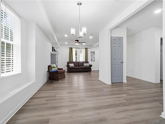 4th image of 874 Rugby St