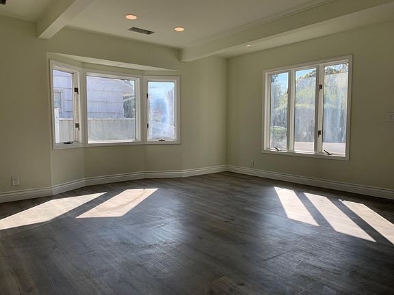4th image of 2307 Santa Catalina St