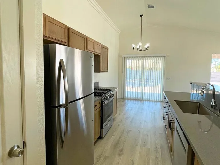 2317 Logsdon Dr — Photo 2