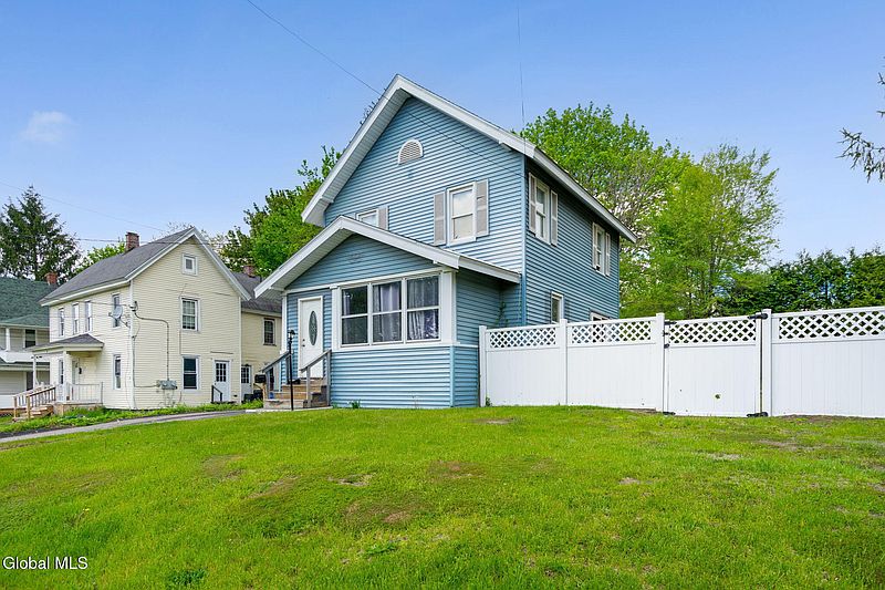 3rd image of 2 W 10th Avenue