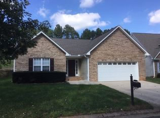 1559 Crestlawn Trl, Pfafftown, NC 27040