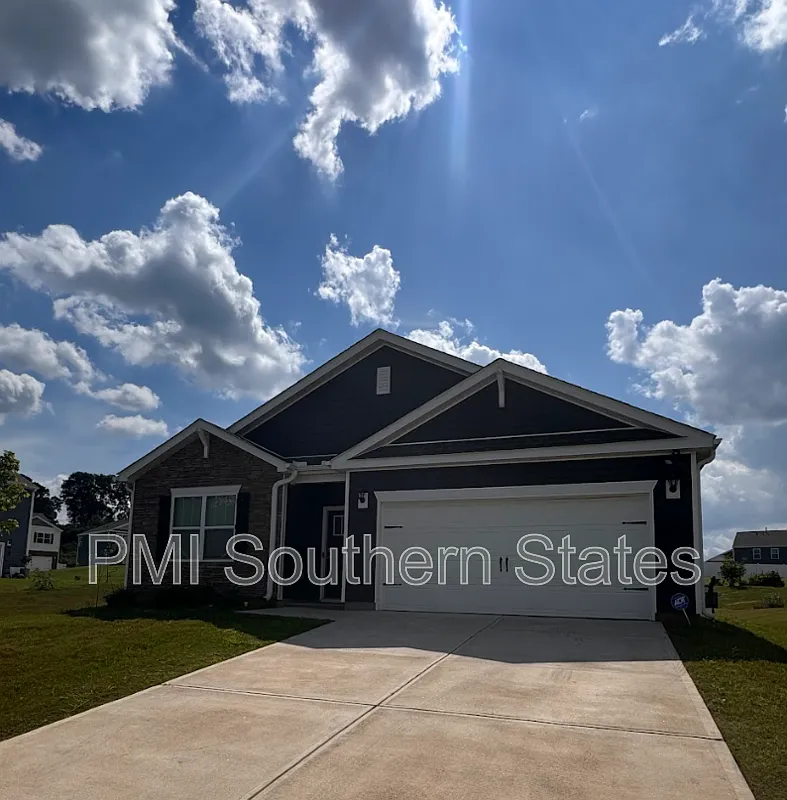 4 bed, 2.0 bath, 1766 sqft, $1,900 — Photo 1