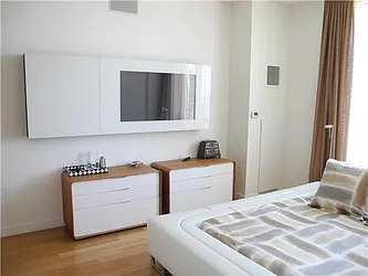 Rented by R New York