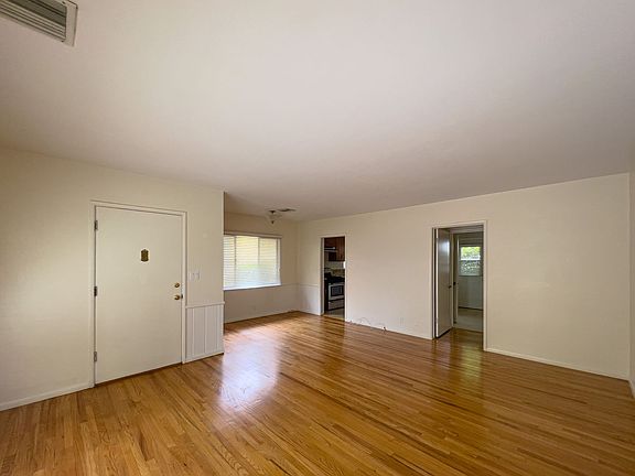 4th image of 2440 El Molino Ave #2444