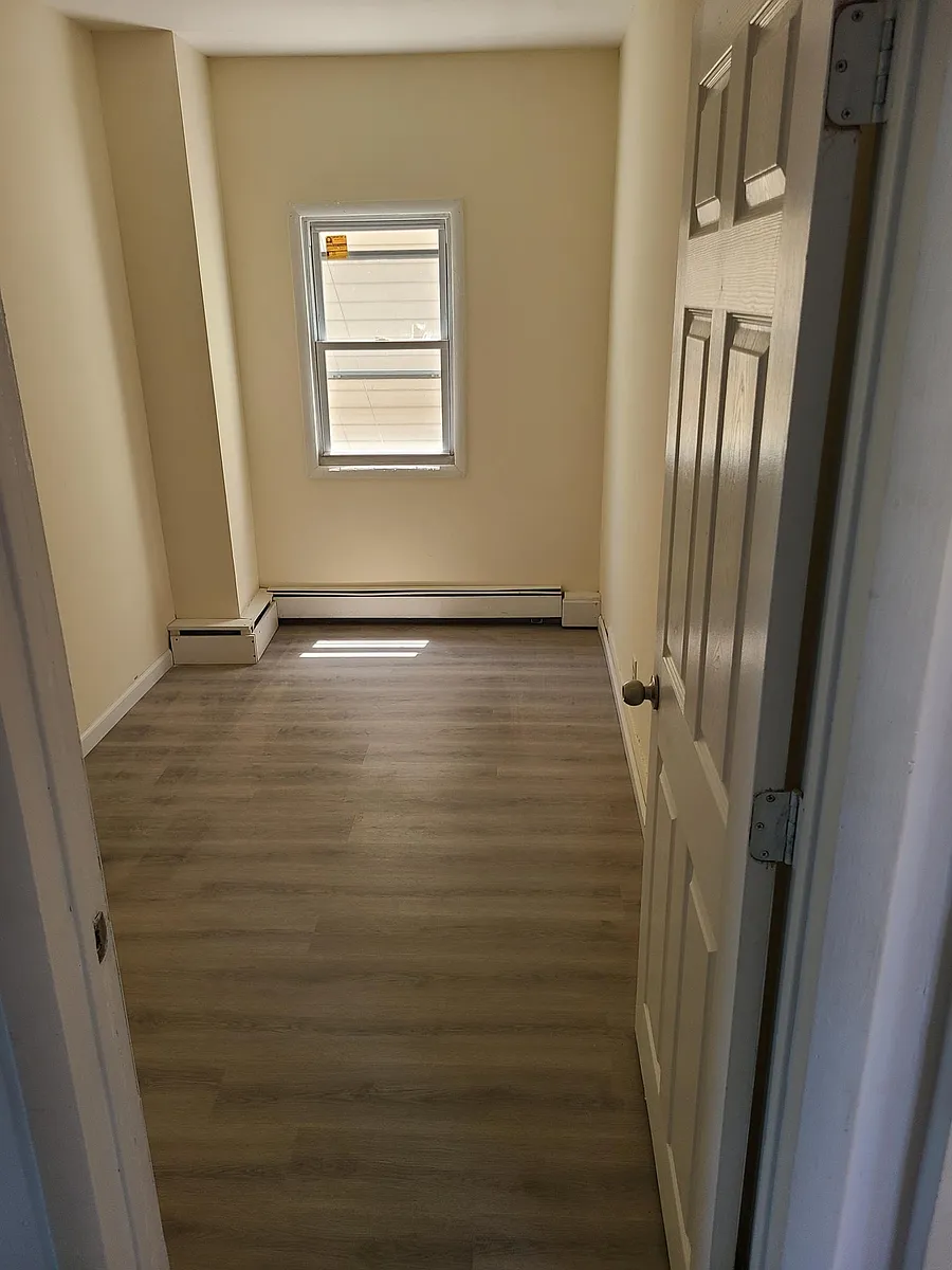 Building Photo - 309 Hobart Ave #2