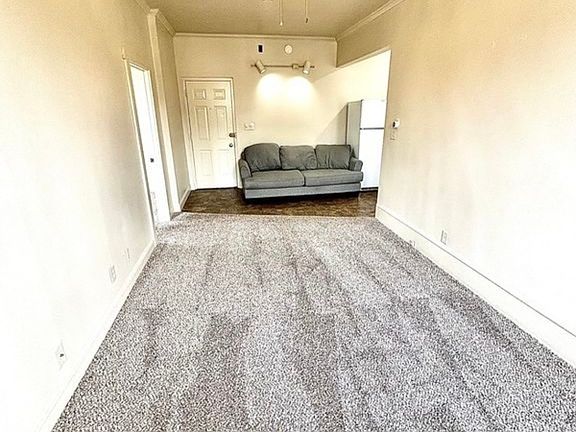 4th image of 313 Walnut St APT 1