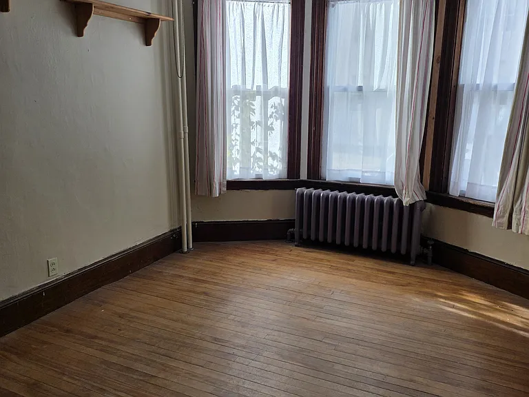 179 College St #3 — Photo 13