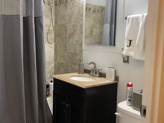 5th image of 3637 N Pine Grove Ave #20A