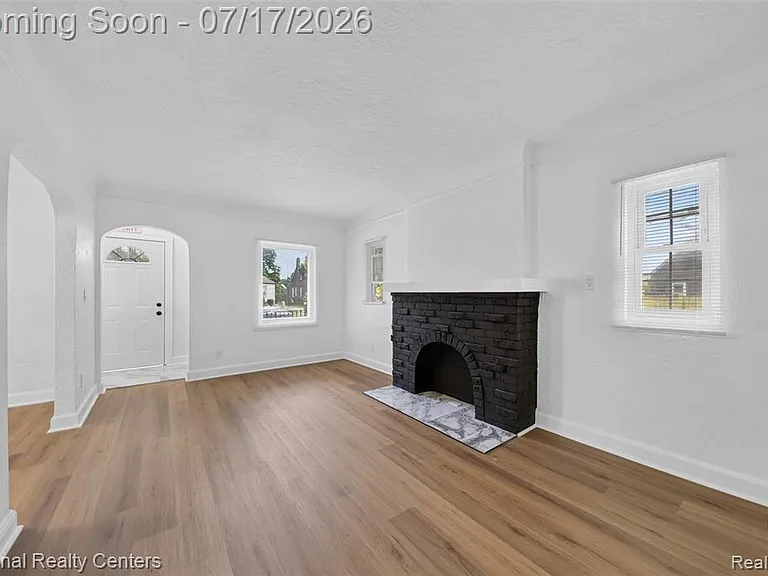 13527 Winthrop St — Photo 5