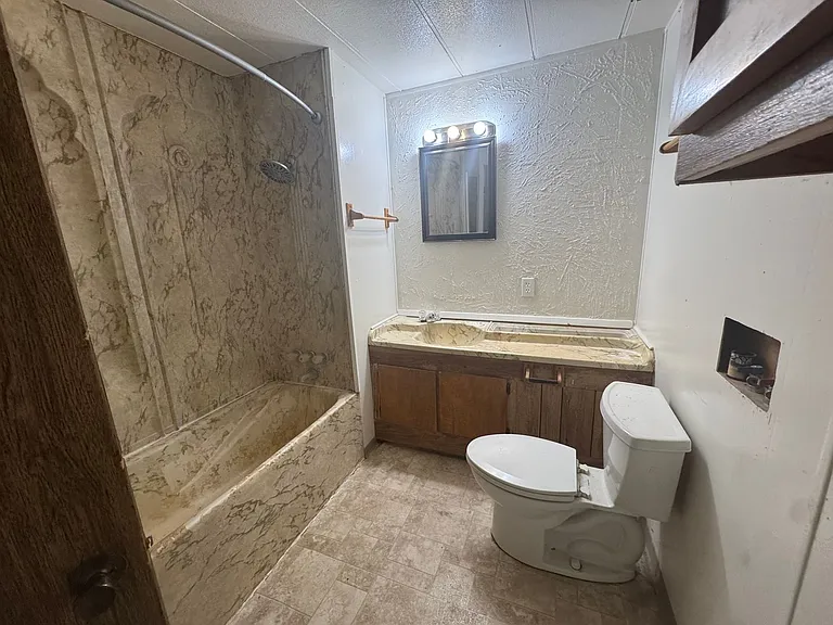 595 SW Birch Pl #C — Photo 7