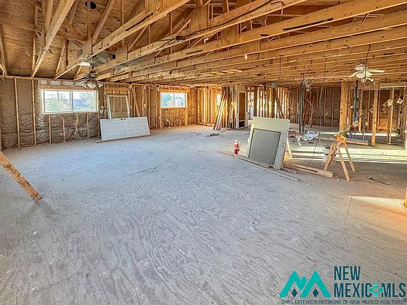 5th image of 806 E Rancho Rd