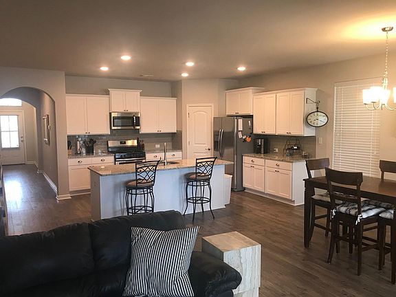 3rd image of 1127 Foxtail Dr