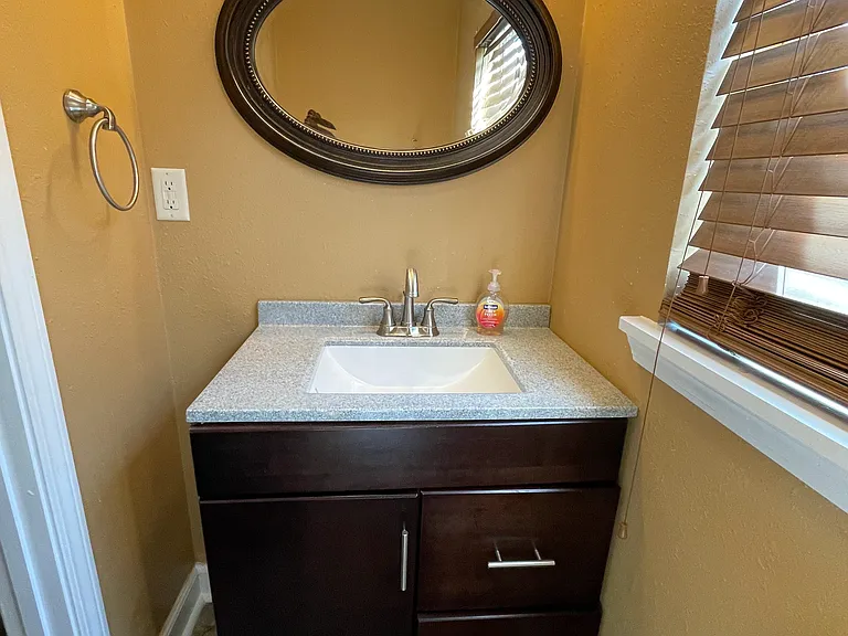 1044 Camp Ave — Photo 11