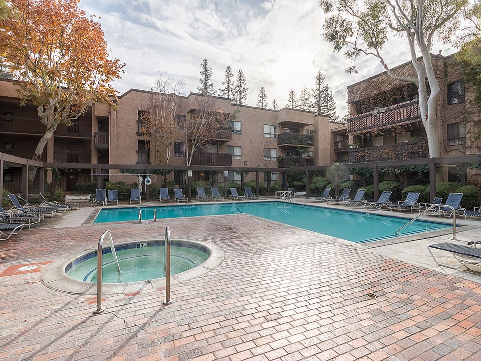 1st image of 22100 Burbank Blvd Unit 267G