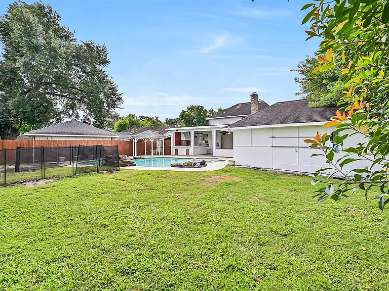 9322 Petersham Dr — Photo 14