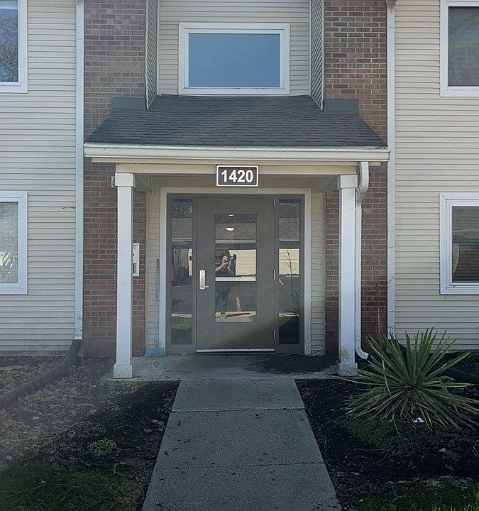 1st image of 1420 Lake Pointe Way #2