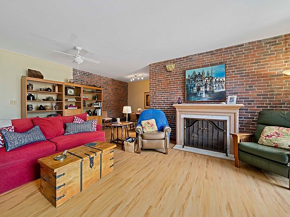 4th image of 90 Sea St APT 134