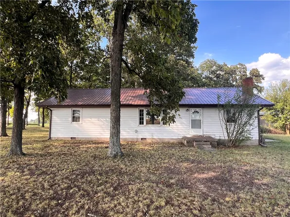 4803 Walnut Hill Rd, Kell, IL 62853