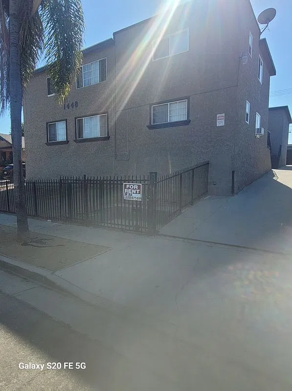 1 bed, 1.5 bath, 700 sqft, $1,900 — Photo 2