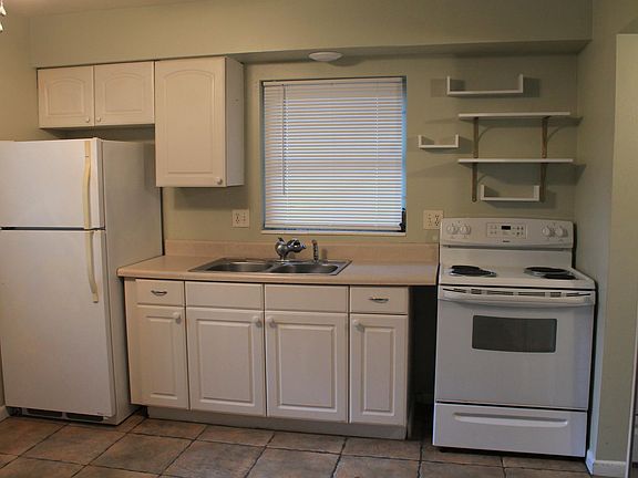 4th image of 220 E 11th Ave