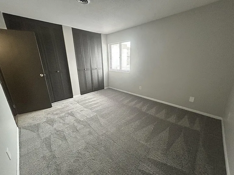 Secor Flats — Photo 46