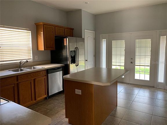 4th image of 304 Clydesdale Cir