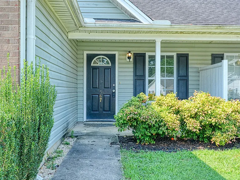 567 Seays Crest Dr — Photo 2